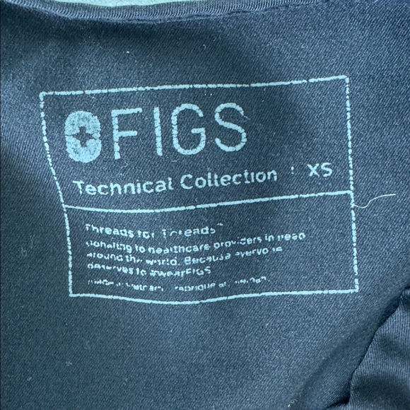 FIGS SCRUB TOP - Picture 2 of 2